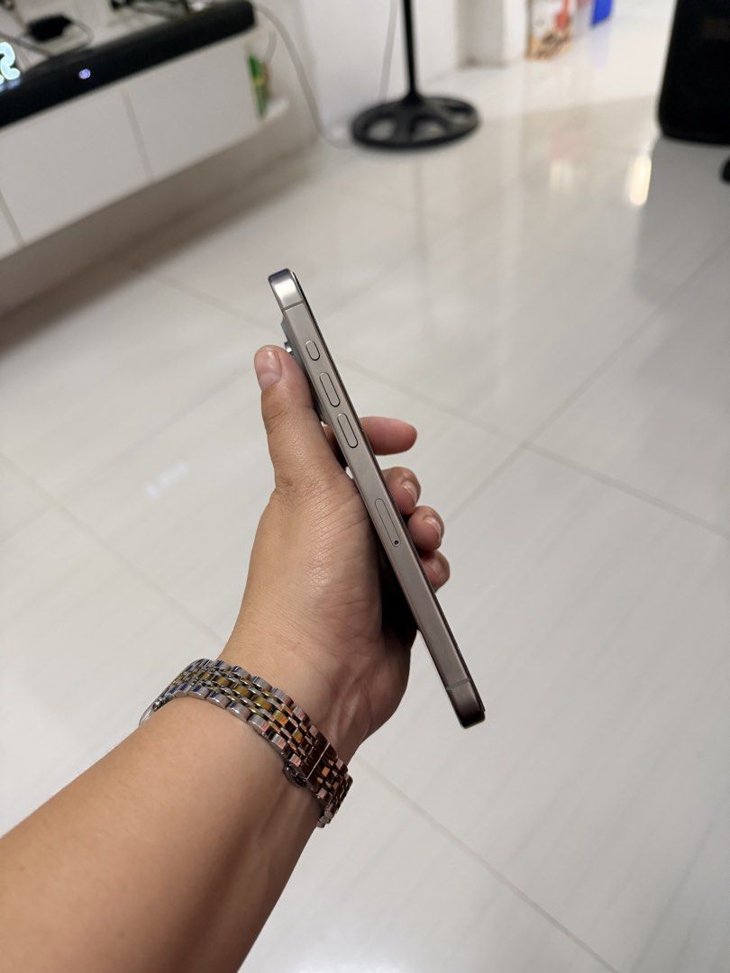 IPHONE 15 PROMAX (Category: iPhone 15 Series) located in Taguig. Submitted by ange03 (Listing ID 1470354463, Image 3). Description: IPHONE 15 PROMAX 256GB COLOR: NATURAL TITANIUM WITH BOX SELLING PRICE: 35,000 OPEN LINE NO DENTS, NO ISSUE PWEDE SA MAARTE, UNLI TEST AND CHECK UPON MEETUP.