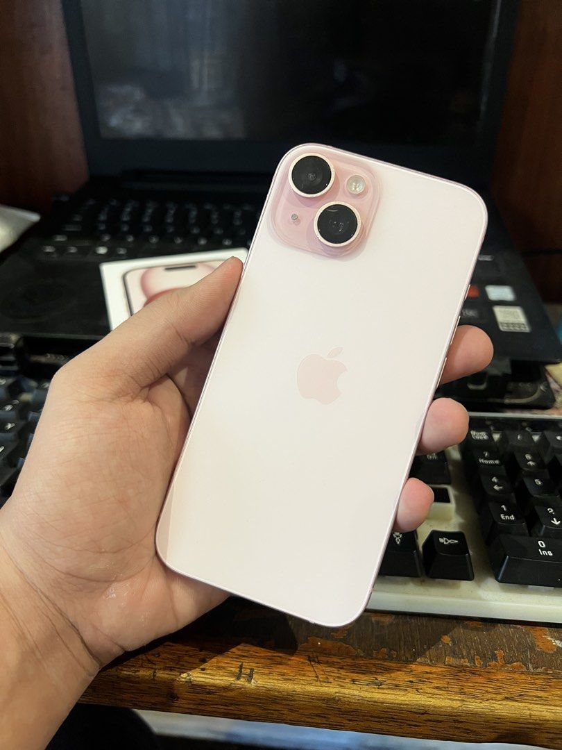 IPHONE 15 RUSH PINK (Category: iPhone 15 Series) located in Paranaque City. Submitted by luisemangalindan (Listing ID 1470482987, Image 2). Description: IPHONE 15 128GB 78BH NO ISSUE NO REPAIR LOCAL VARIANT PRISTINE CONDITION COMPLETE INCLUSIONS ANY SIM WITH ORIG BOX CASE UNIT UNUSED CORD PARANAQUE LOC MEET UP ONLY DM ME NOW 23500 NEGO.