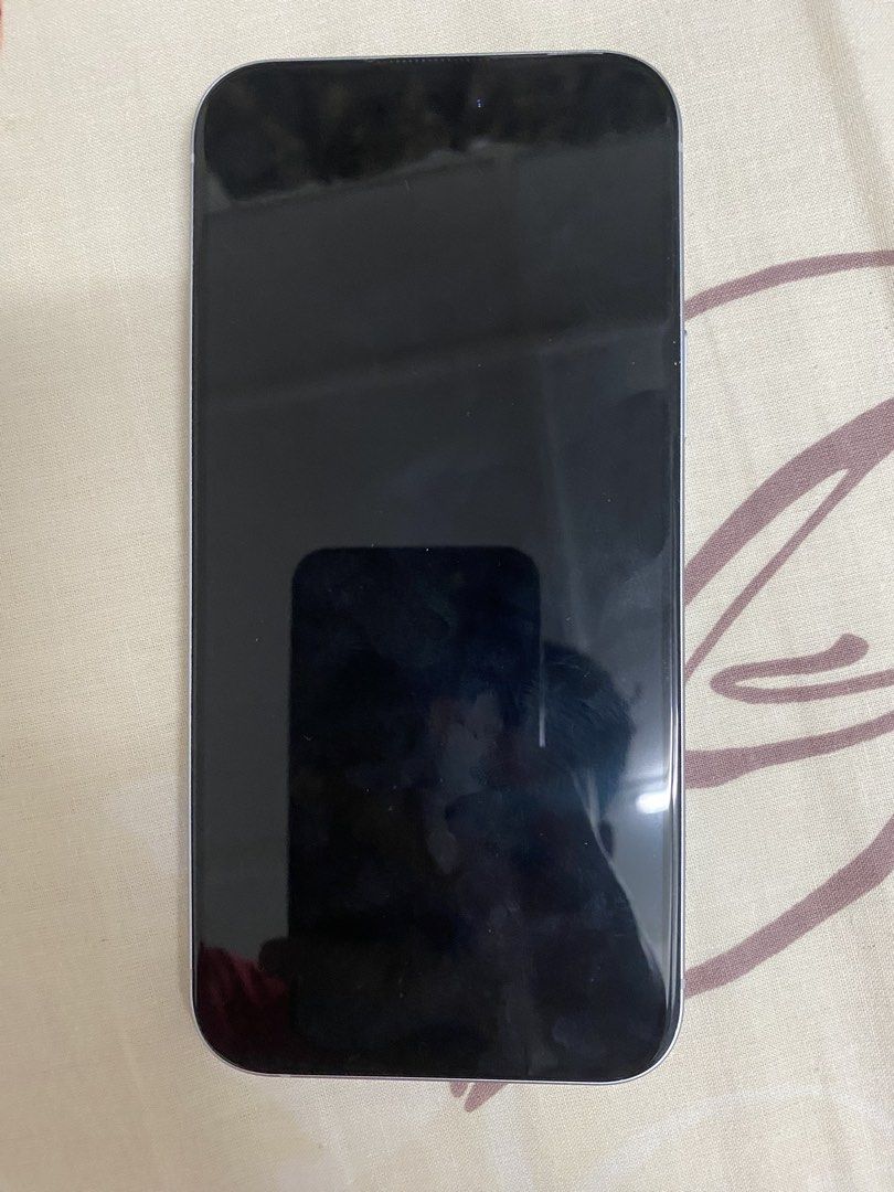 Iphone 15plus (Category: iPhone 15 Series) located in Kuala Lumpur. Submitted by abathrift (Listing ID 1470435021, Image 2). Description: Dapat sekali charger dengan airpod.
