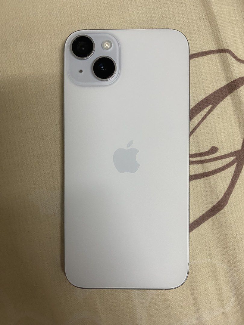 Iphone 15plus (Category: iPhone 15 Series) located in Kuala Lumpur. Submitted by abathrift (Listing ID 1470435021, Image 1). Description: Dapat sekali charger dengan airpod.
