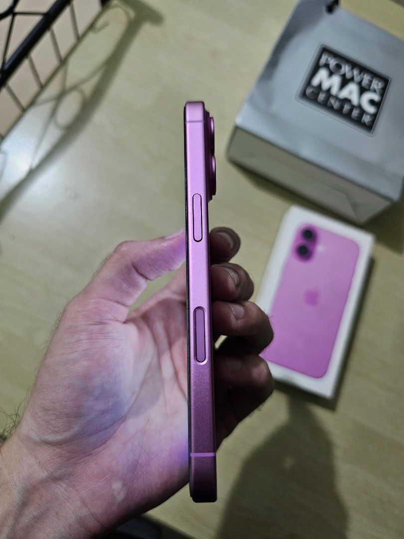 IPhone 16 (Almost New) (Category: iPhone 16 Series) located in Cavite. Submitted by dople.granger (Listing ID 1470543659, Image 3). Description: Sale or Swap IPhone 16 (Pink) •128 Gb •Openline / Anysim •100% Batt Health / 165 CC only •Local Variant / NTC Approved 🇵🇭 •No Repair History / Makinis ✅️ With Orig Box (Same Imei) , Case & Cord 📍Trece Cavite Price is slight Negotiable 9.