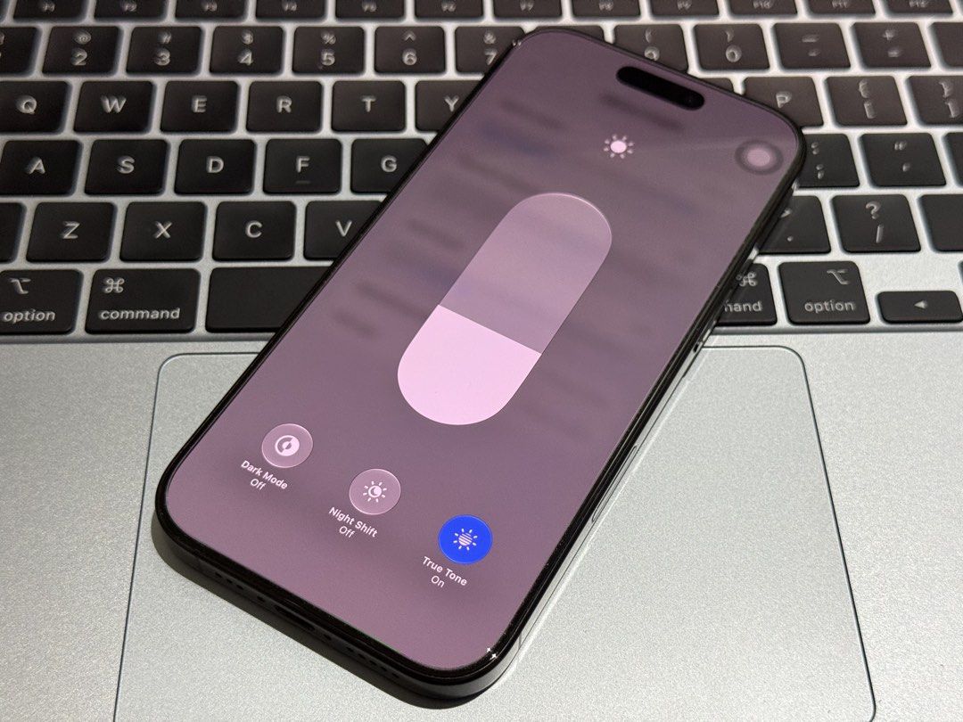 iPhone 16 Pro 256GB (Category: iPhone 16 Series) located in Bacoor. Submitted by yztrella (Listing ID 1470510938, Image 3). Description: negotiable cycle count 698 never been repaired no issue - everything works properly smooth performance no scratch no dents with tempered glass no box inclusions: -authentic tinee owl & otterbox case -2 case from bugis st -authentic charging block rfs upgrade .
