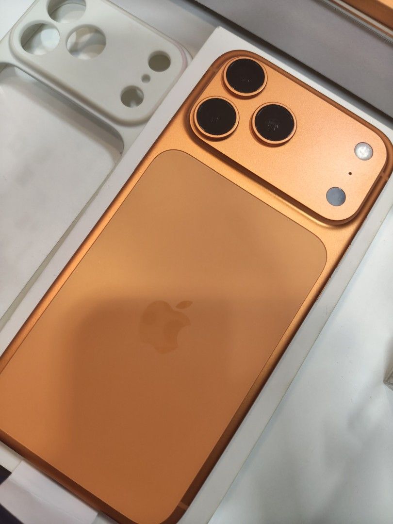 iPhone 16 Pro Max 256gb (Category: iPhone 17 Series) located in Quezon City. Submitted by kbcc_ (Listing ID 1470480932, Image 2). Description: Bought in Mac Store No issue Gagamitin nalang.