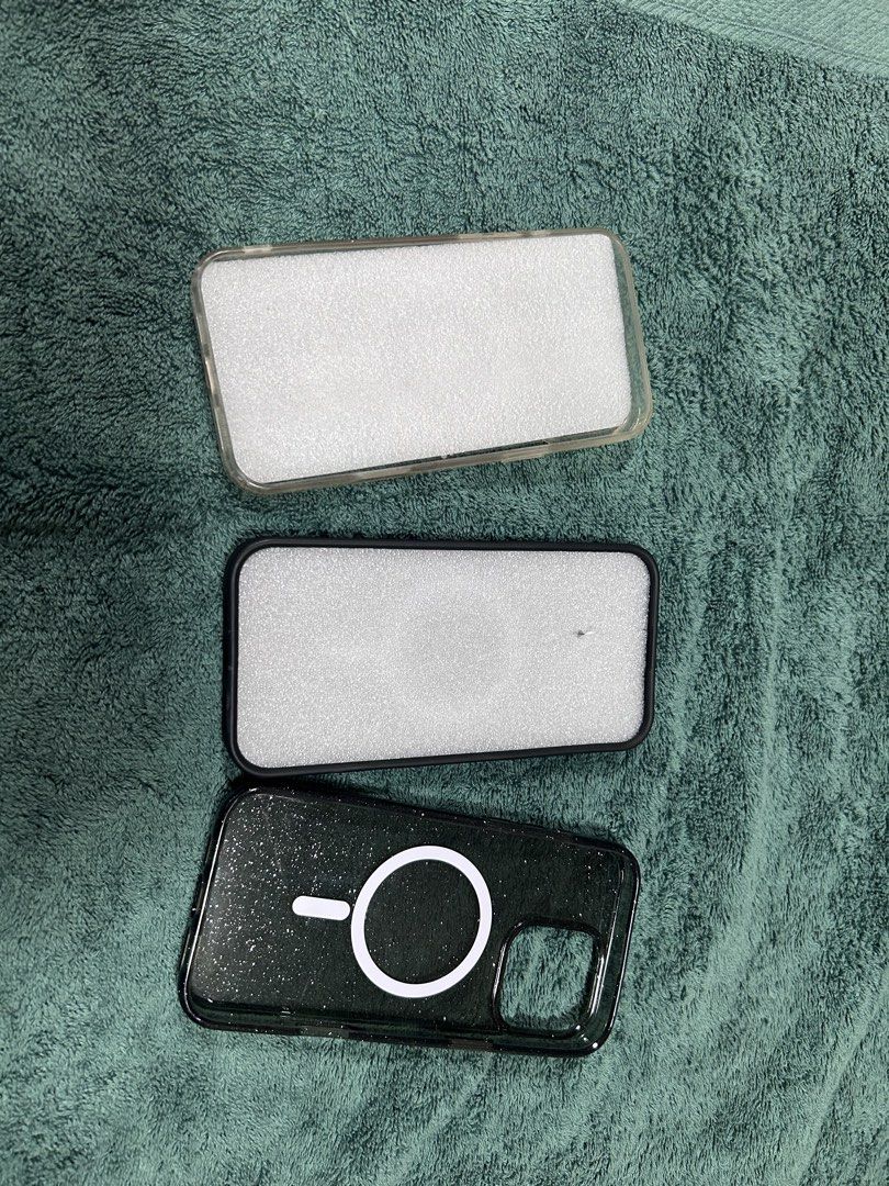 Iphone 16 pro-maxcasing , 3 in 1 price take all (Category: Cases & Sleeves) located in Quezon City. Submitted by lunamond (Listing ID 1470429704, Image 2). Description: 3 different casing in one price for iphone 16 pro max.