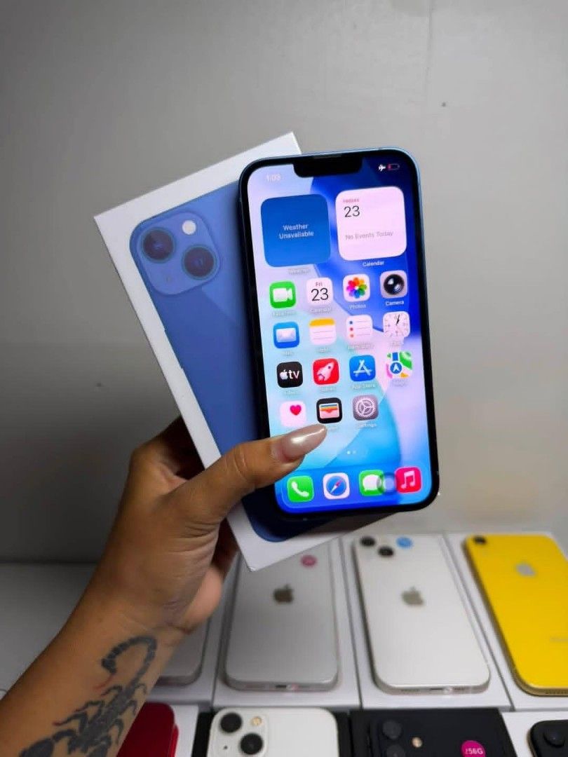 iPhone (Category: iPhone 13 Series) located in Pateros City. Submitted by defenetlycie (Listing ID 1470478111, Image 3). Description: 🎃 𝐇𝐀𝐋𝐋𝐎𝐖𝐄𝐄𝐍 𝐒𝐀𝐋𝐄 — 𝐢𝐏𝐇𝐎𝐍𝐄 𝟏𝟑 👻 𓍢ִִ໋🌷͙֒ 𝐢𝐏𝐡𝐨𝐧𝐞 𝟏𝟑 ₱𝐀𝐅𝐅𝐎𝐑𝐃𝐀𝐁𝐋𝐄 𝐏𝐑𝐈𝐂𝐄! 🕸️✨ No tricks, just a sulit treat! 🎃 Your dream iPhone is waiting for you! — 6.1-inch Super Retina XDR OLED Display — A15 Bionic Chip — Dual 12MP Camera System 📸 — Cinematic Mode & Night Mode — Fac
