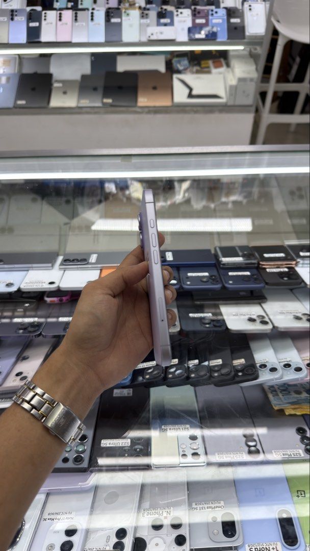 iPhone 17 256gb 100% BH Smart Locked NTC Approved (Category: Other Gadgets) located in Manila. Submitted by carimgadgets (Listing ID 1470522635, Image 3). Description: .