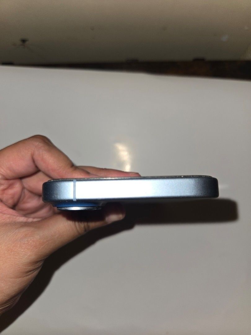 iPhone 17 256gb (Category: iPhone 17 Series) located in Manila. Submitted by cccxo (Listing ID 1470431692, Image 3). Description: - Model: iPhone 17 - Storage: 256GB - Color: Mist Blue - Condition: Like New no dents no scratches - Inclusions: Original box, official receipt, and three complimentary phone cases - Meetup Locations: Greenbelt, Glorietta, or Power Plant Mall (Makati City).