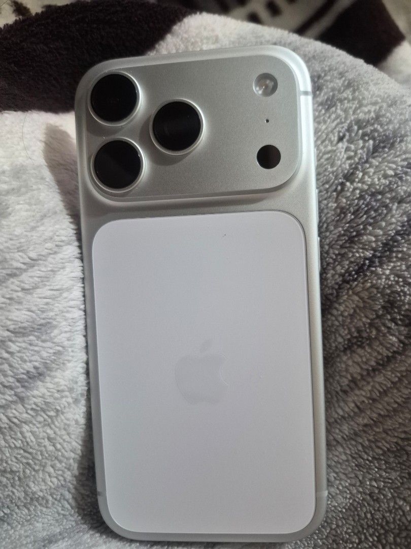 Iphone 17 pro (Category: iPhone 17 Series) located in Quezon City. Submitted by mavicx_ (Listing ID 1470474464, Image 1). Description: .