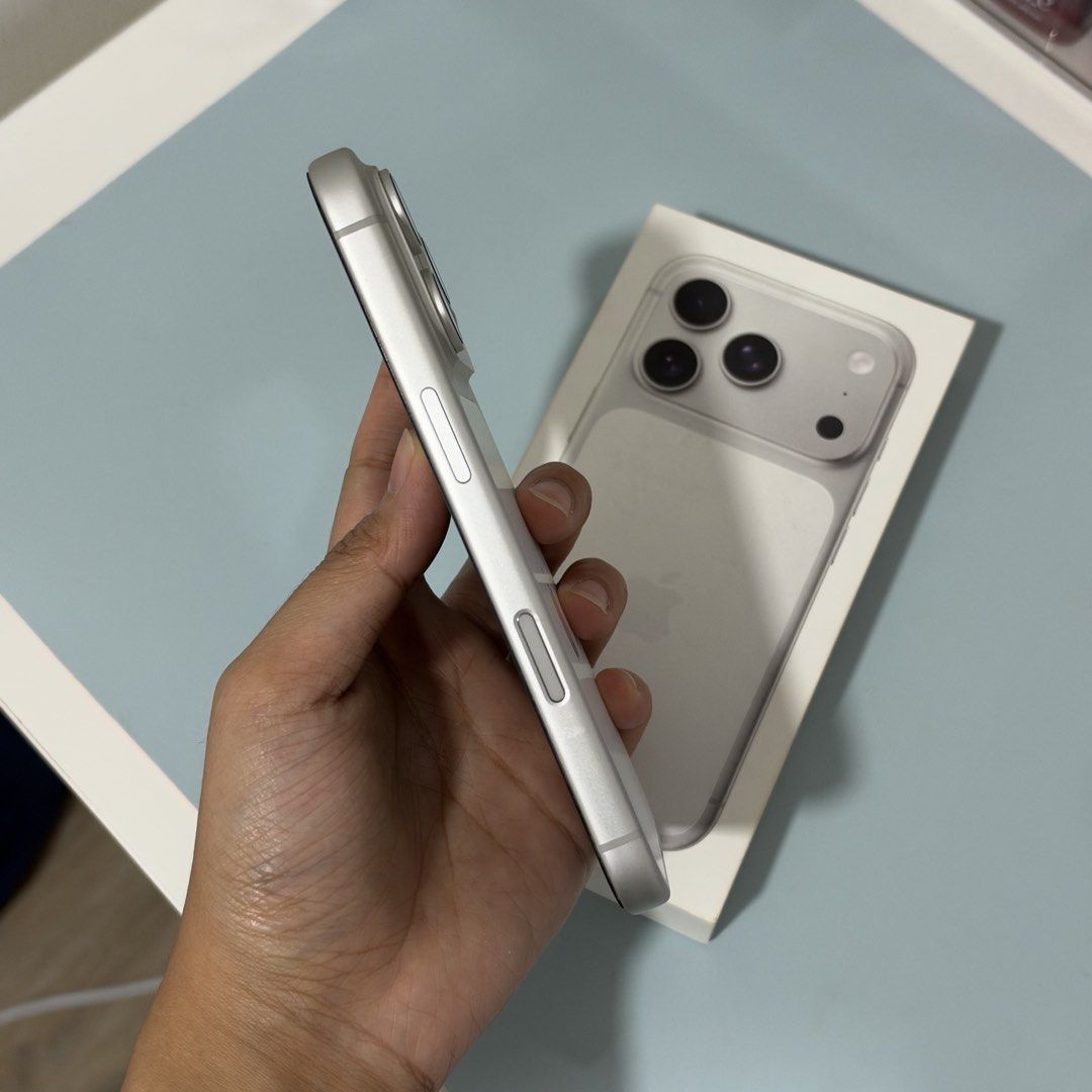 Iphone 17 Pro 256gb (Category: iPhone 17 Series) located in Mandaluyong City. Submitted by pl.closet (Listing ID 1470394069, Image 3). Description: Iphone 17 Pro 256gb Silver - Still under warranty until Dec 21, 2026 - Personal used - No dents - with receipt Inclusions: - Box & Original Cord only ❌NO SWAP RFS: Upgrade Loc: Mandaluyong City Meetup only .