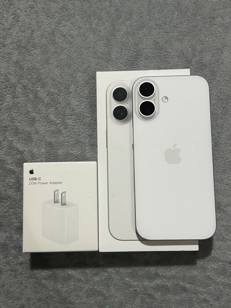 iPhone 17 White 256gb 91%bh Nego (Category: iPhone 17 Series) located in Manila. Submitted by ggez08 (Listing ID 1470464422, Image 2). Description: For sale iphone 17 base -91% Bh 390+ Cc (as of oct 26, 2026) -X/A Local Variant (Purchased on power mac) -NO ISSUES, DENTS OR SCRATCHES NONE SUPER KINIS UNLI CHECK -Factory Unlock -With Original Box, Sealed 20w apple adapter and installed Privacy screen protector Negotiable pa 🥹🥹 binan/makati loc .