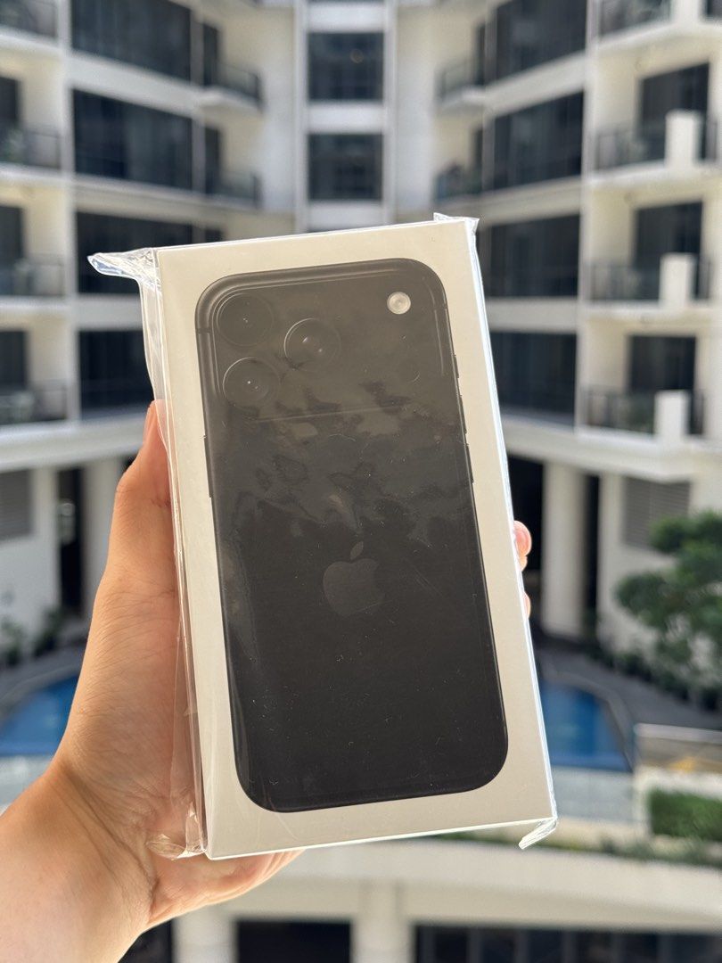 IPhone 18 Pro 256 Black (Category: iPhone 18 Series) located in Marikina City. Submitted by enzohf (Listing ID 1470365571, Image 1). Description: IPhone 18 Pro 256GB Black Brand New Sealed Selling it for 90k. SRP is 95k. Meetup - Venice Grand Canal Mall Taguig Other locations can be arranged if possible.