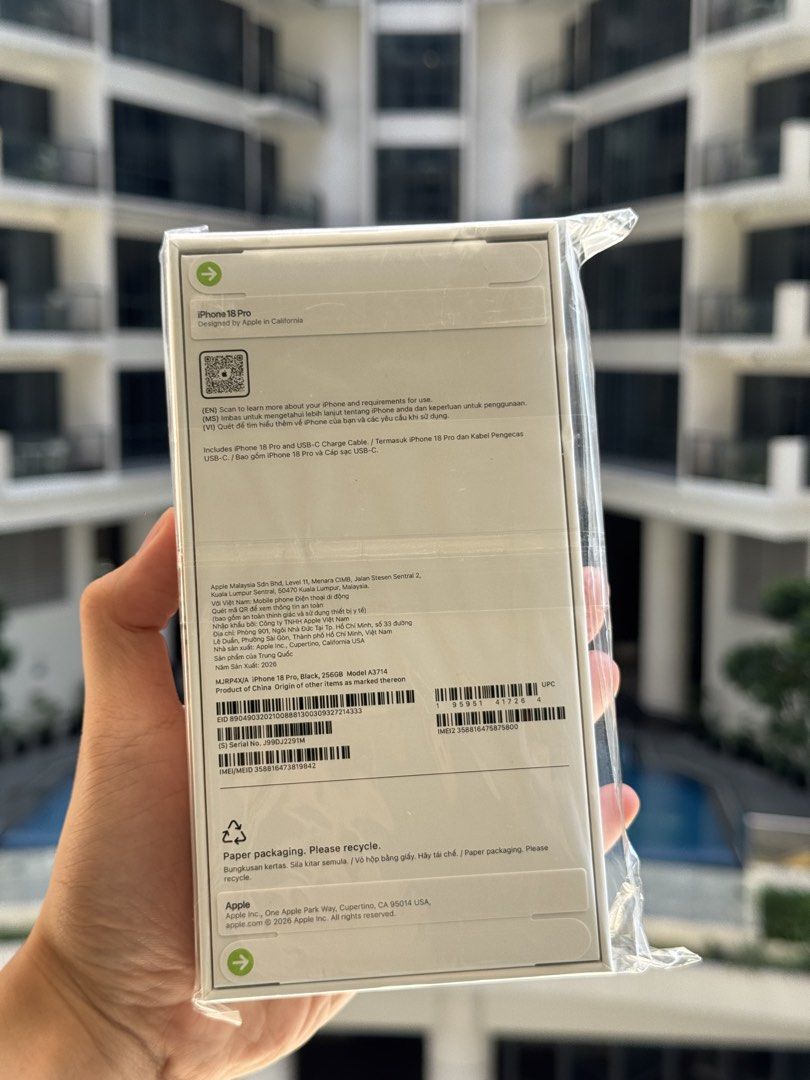 IPhone 18 Pro 256 Black (Category: iPhone 18 Series) located in Marikina City. Submitted by enzohf (Listing ID 1470365571, Image 2). Description: IPhone 18 Pro 256GB Black Brand New Sealed Selling it for 90k. SRP is 95k. Meetup - Venice Grand Canal Mall Taguig Other locations can be arranged if possible.