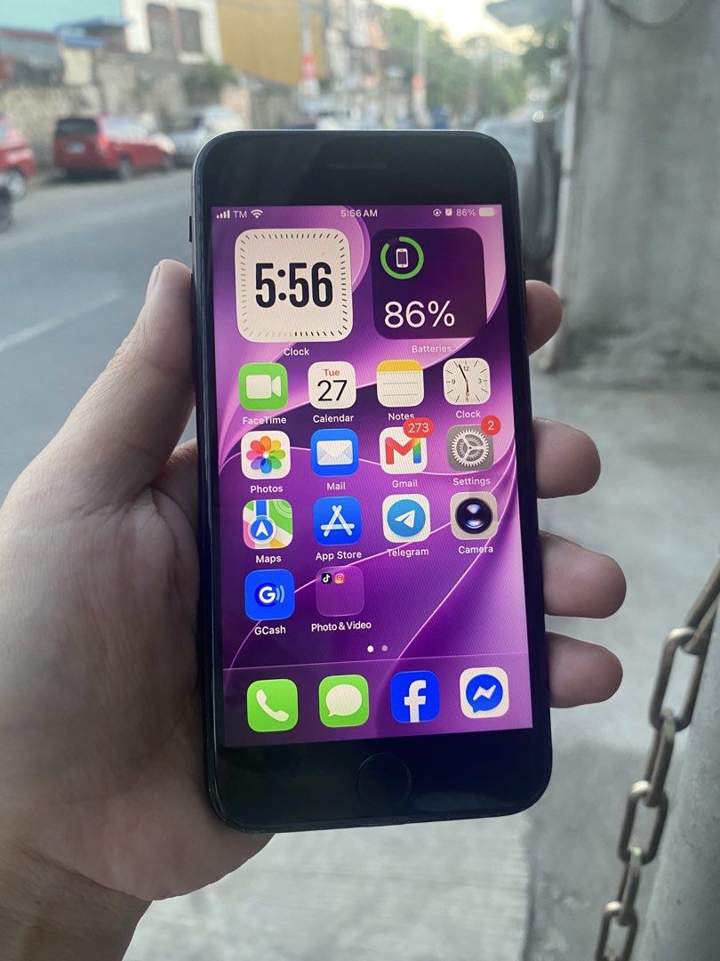 iPhone SE 2020 (Category: iPhone SE Series) located in Manila. Submitted by selgs (Listing ID 1470554240, Image 2). Description: iPhone SE 2nd Gen 2020 64gb 85% Battery Health (makunat) ios 27 Factory Unlocked Unli Reset same chip set kay ip11 Sobrang ganda ng camera 4k 60z vid NO HISTORY OF REPAIR CHECK TO SAWA may dents sa gilid dahil sa mga hardcase mahirap ilet go pero.. Nego sa surebuyer rfs: need cash 📍 Upper Antipolo.