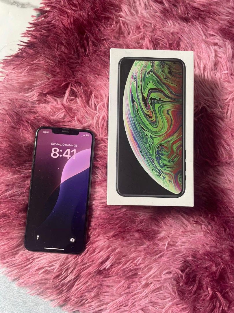Iphone Xs Max 64gb (Category: iPhone X Series) located in Valenzuela. Submitted by octobow (Listing ID 1470362836, Image 1). Description: Iphone XsMax 64gb Globe Locked 67% battery health with minor scratch all goods. 6,500 With box..
