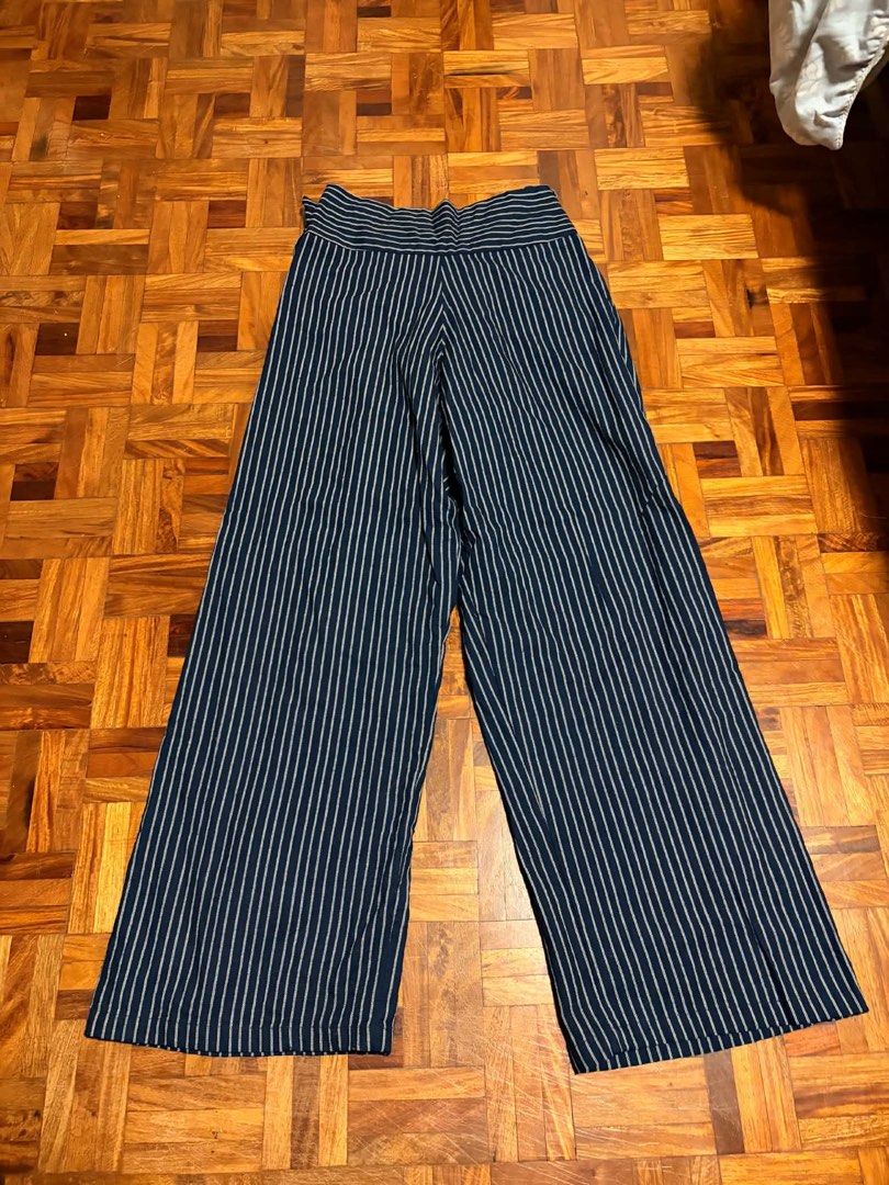 Isa the Label Easy Pants (Category: Other Bottoms) located in Rizal. Submitted by mikaria715 (Listing ID 1470512033, Image 2). Description: - Bought it during Arte Fino - Never worn just washed .