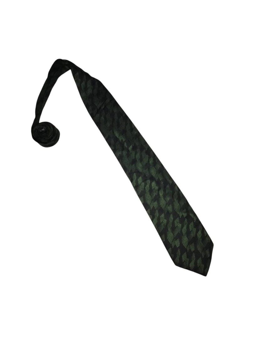 Issey Miyake Silk Neck Tie (Category: Luxury Accessories) located in Manila. Submitted by marlonmuncada_picker05 (Listing ID 1470500962, Image 1). Description: 📍ISSEY MIYAKE NECK TIE 100% SILK ✅MADE IN JAPAN ✅550 + SF ✅9/10 COLOR RATE ✅9/10 CONDITION ✅NO ISSUE ✅MOP: GCASH / MAYA ✅MOD : J&T / LALAMOVE.