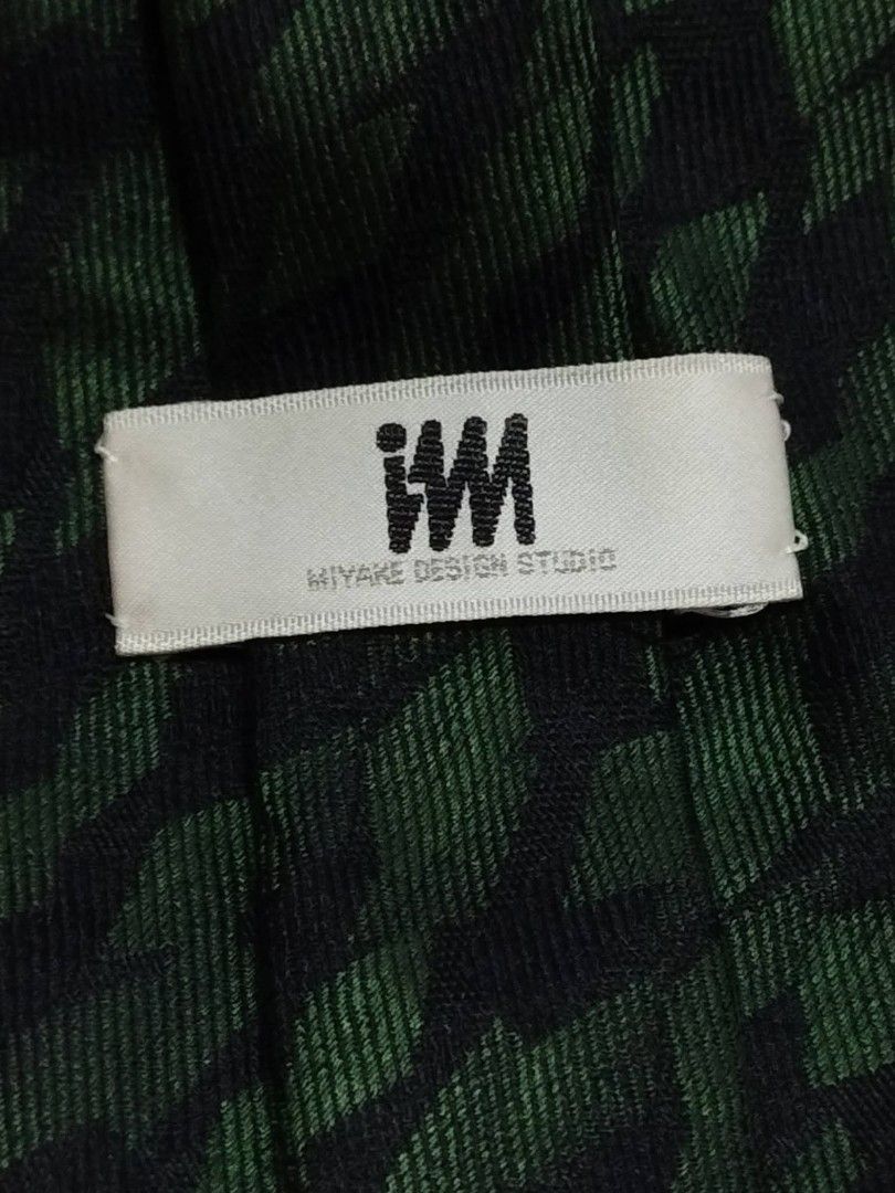 Issey Miyake Silk Neck Tie (Category: Luxury Accessories) located in Manila. Submitted by marlonmuncada_picker05 (Listing ID 1470500962, Image 2). Description: 📍ISSEY MIYAKE NECK TIE 100% SILK ✅MADE IN JAPAN ✅550 + SF ✅9/10 COLOR RATE ✅9/10 CONDITION ✅NO ISSUE ✅MOP: GCASH / MAYA ✅MOD : J&T / LALAMOVE.