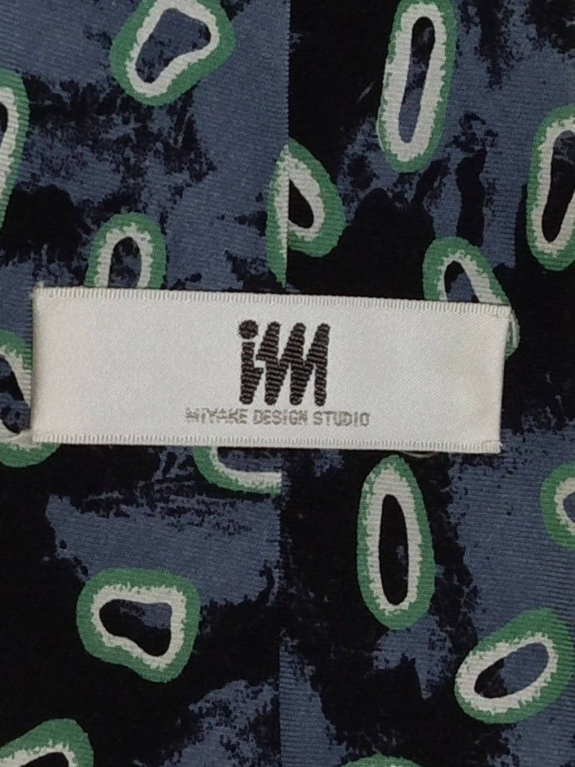 Issey Miyake Silk Neck Tie (Category: Luxury Accessories) located in Manila. Submitted by marlonmuncada_picker05 (Listing ID 1470502354, Image 2). Description: 📍ISSEY MIYAKE NECK TIE 100% SILK ✅MADE IN JAPAN ✅550 + SF ✅9/10 COLOR RATE ✅9/10 CONDITION ✅NO ISSUE ✅MOP: GCASH / MAYA ✅MOD : J&T / LALAMOVE.