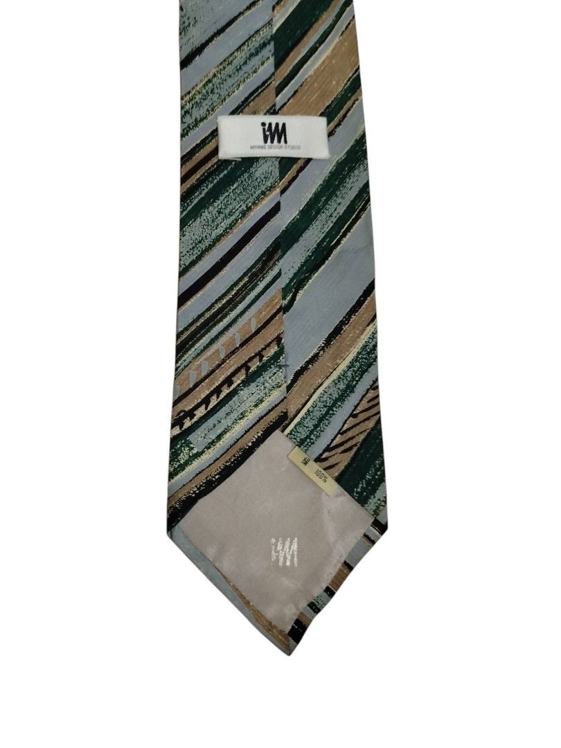 Issey Miyake Silk Neck Tie (Category: Luxury Accessories) located in Manila. Submitted by marlonmuncada_picker05 (Listing ID 1470504358, Image 3). Description: 📍ISSEY MIYAKE NECK TIE 100% SILK ✅MADE IN JAPAN ✅550 + SF ✅9/10 COLOR RATE ✅9/10 CONDITION ✅NO ISSUE ✅MOP: GCASH / MAYA ✅MOD : J&T / LALAMOVE.