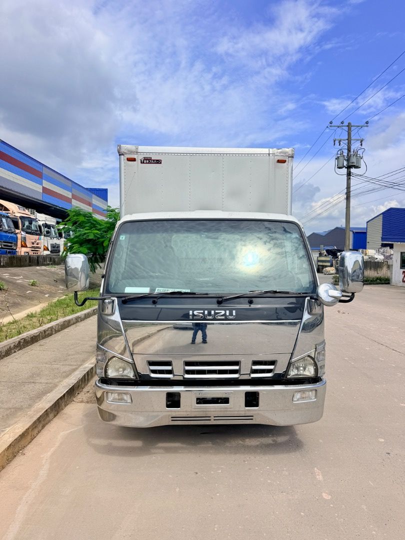 isuzu elf (Category: Heavy Vehicles) located in Subic. Submitted by shukrynawf30426 (Listing ID 1470356564, Image 2). Description: closed van.
