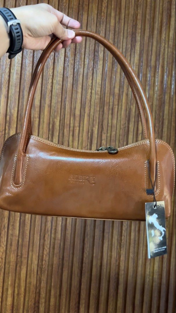 Italian LeathER Shoulder bag (Category: Shoulder Bags) located in Cabanatuan. Submitted by hellorhea (Listing ID 1470430659, Image 1). Description: Brand new with tags fresh from the US. .