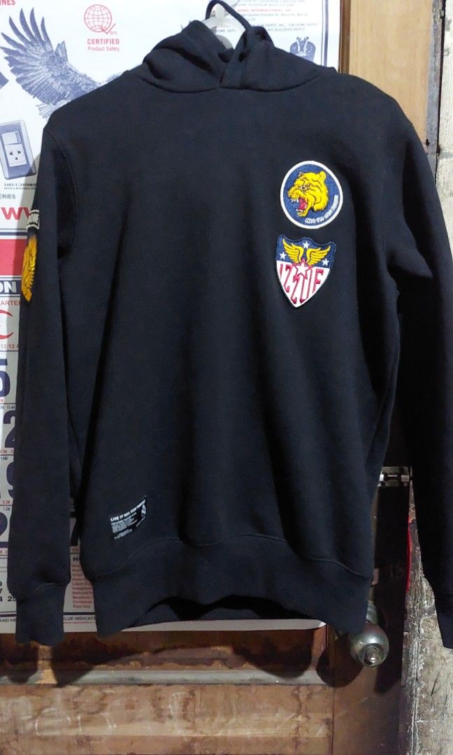 Izzue Pullover Hoodie Sweatshirt (Category: Coats, Jackets and Outerwear) located in Manila. Submitted by myelite.otakuworld (Listing ID 1470358738, Image 2). Description: Izzue Pullover Hoodie Long Sleeved Sweatshirt Black Military Inspired patches and back printing Size Small.