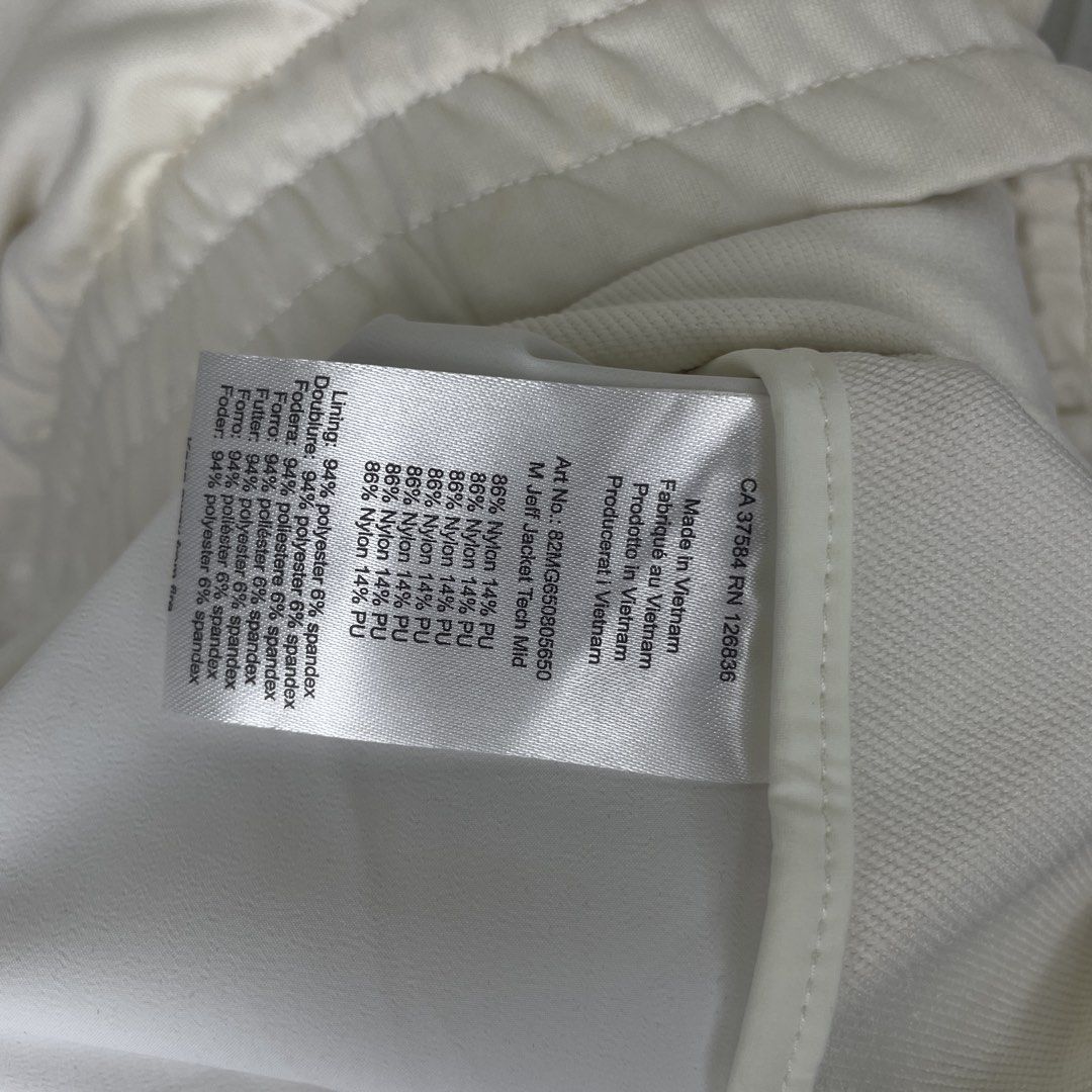 J. Lindeberg Tech Mid - Mid Layer Jacket (Category: Coats, Jackets and Outerwear) located in Marikina City. Submitted by aalibabyy (Listing ID 1470497146, Image 3). Description: J. Lindeberg Tech Mid - Mid Layer Jacket Size: XL Length: 28" Width: 22.5" Authentic No Issue ₱5,000.