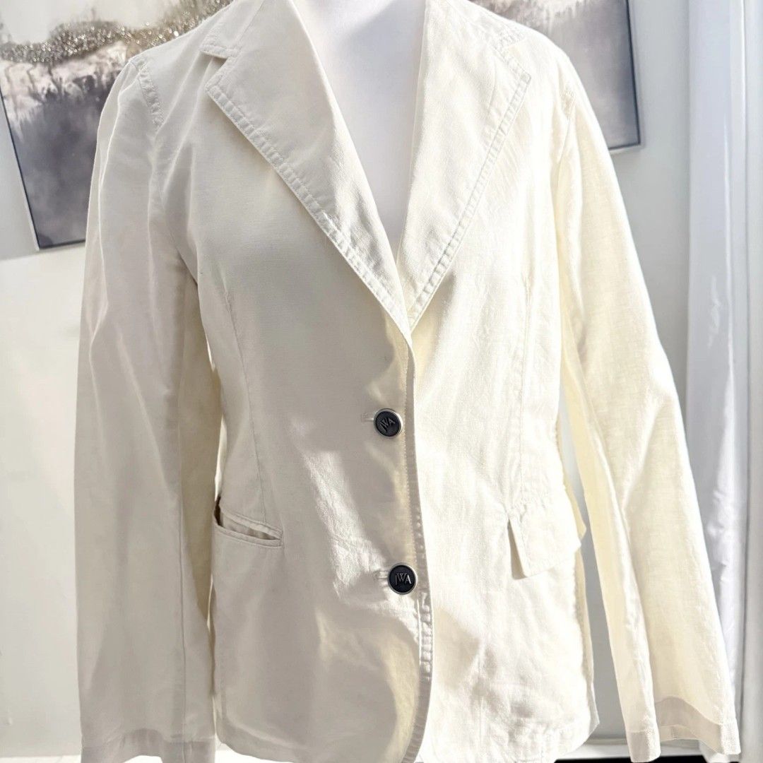 J wanderson& Uniqlo (Category: Coats, Jackets and Outerwear) located in Manila. Submitted by icamalicdem29 (Listing ID 1470391859, Image 1). Description: .