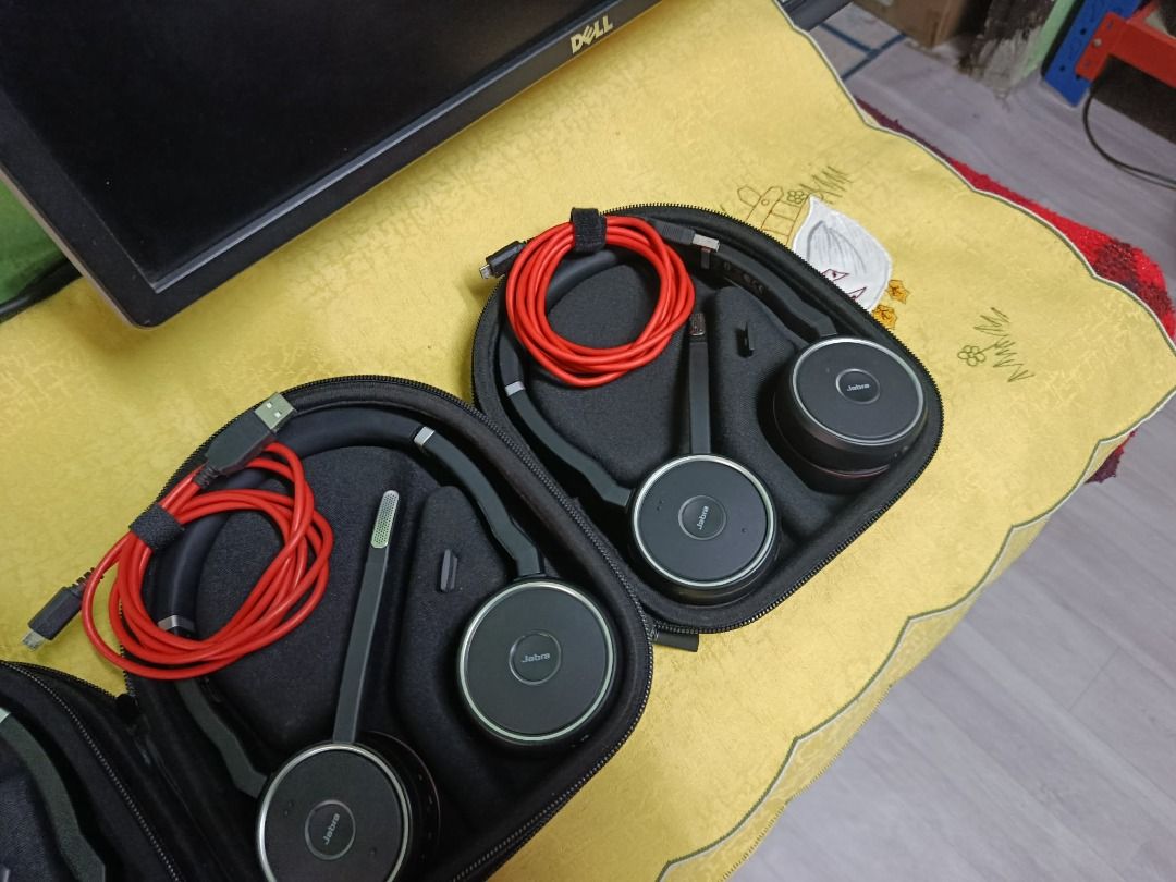jabra evolve 75se headset (Category: Headphones & Headsets) located in Quezon City. Submitted by carou85958 (Listing ID 1470409813, Image 3). Description: PAKIBASA PO MUNA PARA DINA PA ULET ULET NA TANONG... 100% good 100% working 100% authentic hinde fake original red wire original usb dongle brandnew foam makinis na makinis wireless jabra evolve 75se p4k each 17 ibp road batasan hills qc .