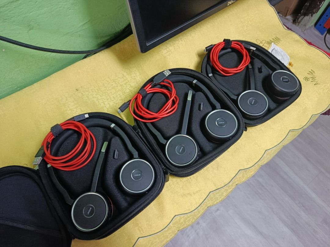 jabra evolve 75se headset (Category: Headphones & Headsets) located in Quezon City. Submitted by carou85958 (Listing ID 1470409813, Image 2). Description: PAKIBASA PO MUNA PARA DINA PA ULET ULET NA TANONG... 100% good 100% working 100% authentic hinde fake original red wire original usb dongle brandnew foam makinis na makinis wireless jabra evolve 75se p4k each 17 ibp road batasan hills qc .
