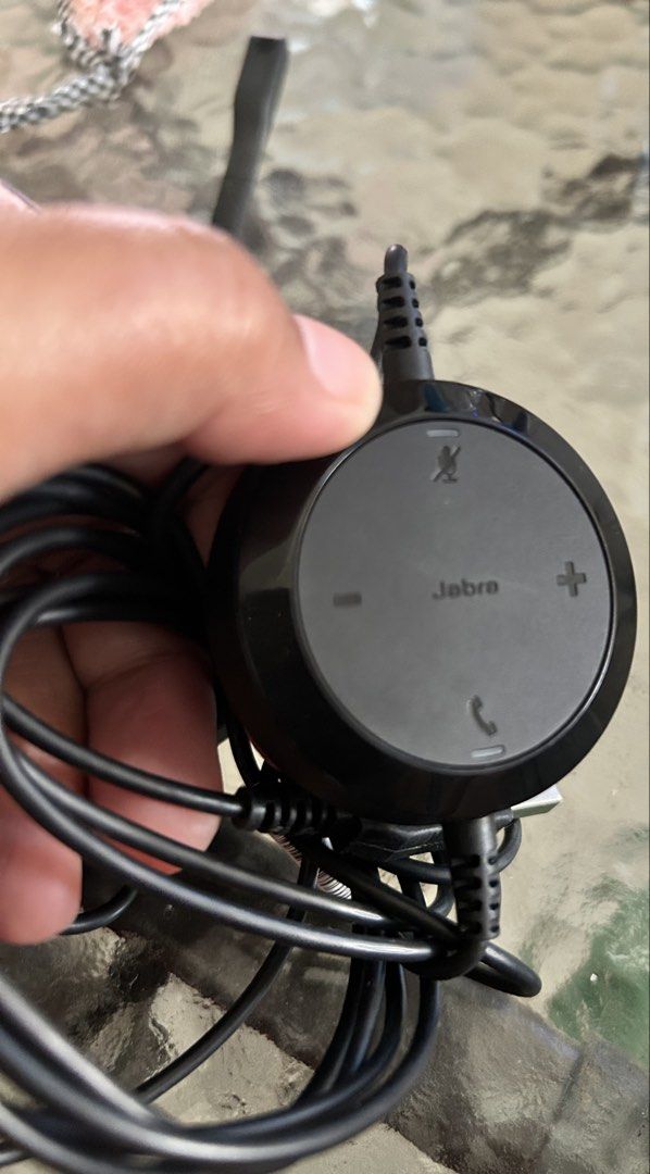 Jabra GN Microsoft Teams USB Headset HSC016 (Category: Headphones & Headsets) located in Cavite. Submitted by jm_gutierrez (Listing ID 1470382559, Image 3). Description: - Model: Jabra GN USB Headset (Microsoft Teams Certified) - Controls: Handy inline puck for volume, mute, and call management - Microphone: Rotatable boom mic on the right ear cup for crystal-clear calls - Comfort: Padded headband and soft foam ear cushions for all-day wear - Des