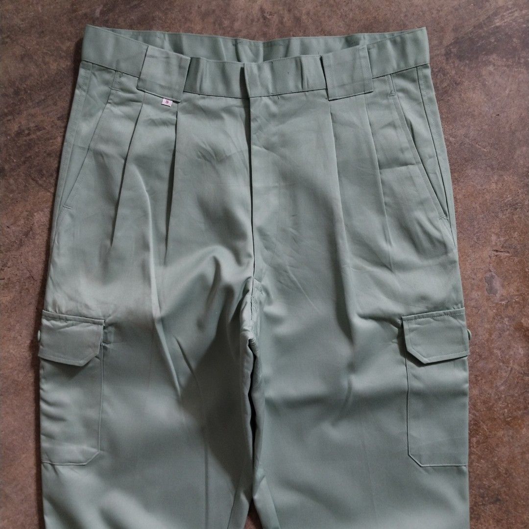japanese workwear mint green cargo pants (Category: Trousers) located in Bulacan. Submitted by hustleoverluckphv2 (Listing ID 1470497478, Image 3). Description: japanese workwear mint green cargo pants Measurements Waist - 34" Length - 40" Hem - 9" Thigh - 12" Inseam - 28" Issue: stains Claim - 299.