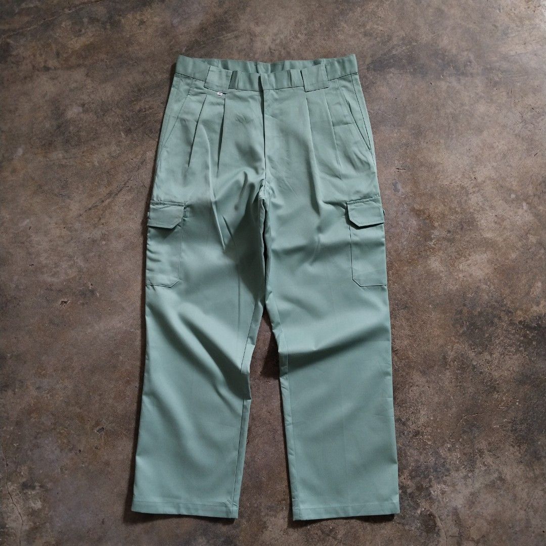 japanese workwear mint green cargo pants (Category: Trousers) located in Bulacan. Submitted by hustleoverluckphv2 (Listing ID 1470497478, Image 1). Description: japanese workwear mint green cargo pants Measurements Waist - 34" Length - 40" Hem - 9" Thigh - 12" Inseam - 28" Issue: stains Claim - 299.