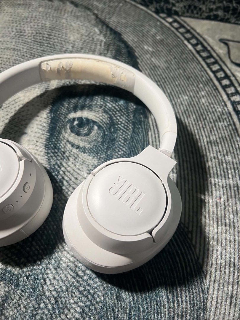 JBL Tune 760nc (Category: Headphones & Headsets) located in Manila. Submitted by topdawgwardrobe (Listing ID 1470387102, Image 3). Description: JBL Tune 760nc Complete with Original Box Used 9.9/10 Condition ₱2500 (4950 srp) Honest Issue: Head Pads (Pwede mapalitan) RFS: Di nagagamit.