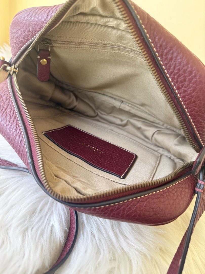 j.crew Burgundy Leather Crossbody Bag (Category: Cross-body Bags) located in Solano. Submitted by hayami. (Listing ID 1470350708, Image 3). Description: 𝐉.𝐂𝐑𝐄𝐖 Signet Camera Leather Crossbody in Burgundy Excellent condition Ready to use 😍 9” x 5.5” x 3”.