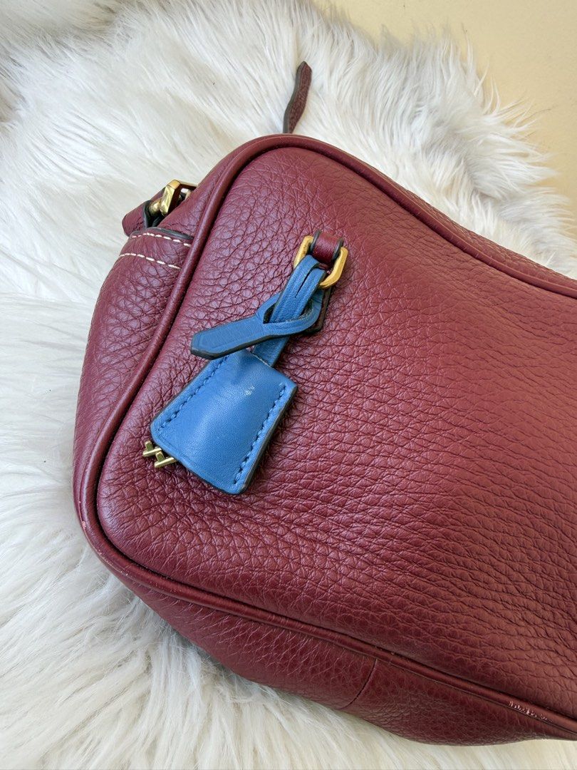 j.crew Burgundy Leather Crossbody Bag (Category: Cross-body Bags) located in Solano. Submitted by hayami. (Listing ID 1470350708, Image 2). Description: 𝐉.𝐂𝐑𝐄𝐖 Signet Camera Leather Crossbody in Burgundy Excellent condition Ready to use 😍 9” x 5.5” x 3”.
