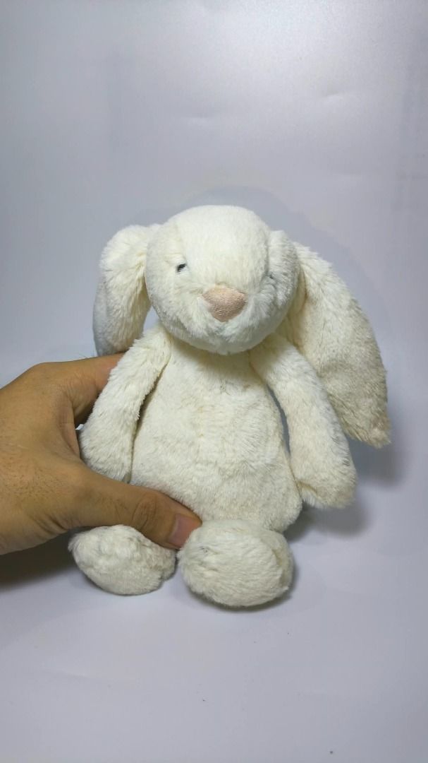 Jellycat Small Bashful Cream Bunny (Category: Plushies & Soft Toys) located in Caloocan City. Submitted by luffy694 (Listing ID 1470543655, Image 3). Description: * Ultra-Soft Premium Plush * Compact & Travel-Friendly *Thoughtful Gift This small plush companion is perfect for little hands, travel, nursery decor, or adding to your Jellycat collection. HOW TO ORDER: Click "Chat" or "Make an offer" .