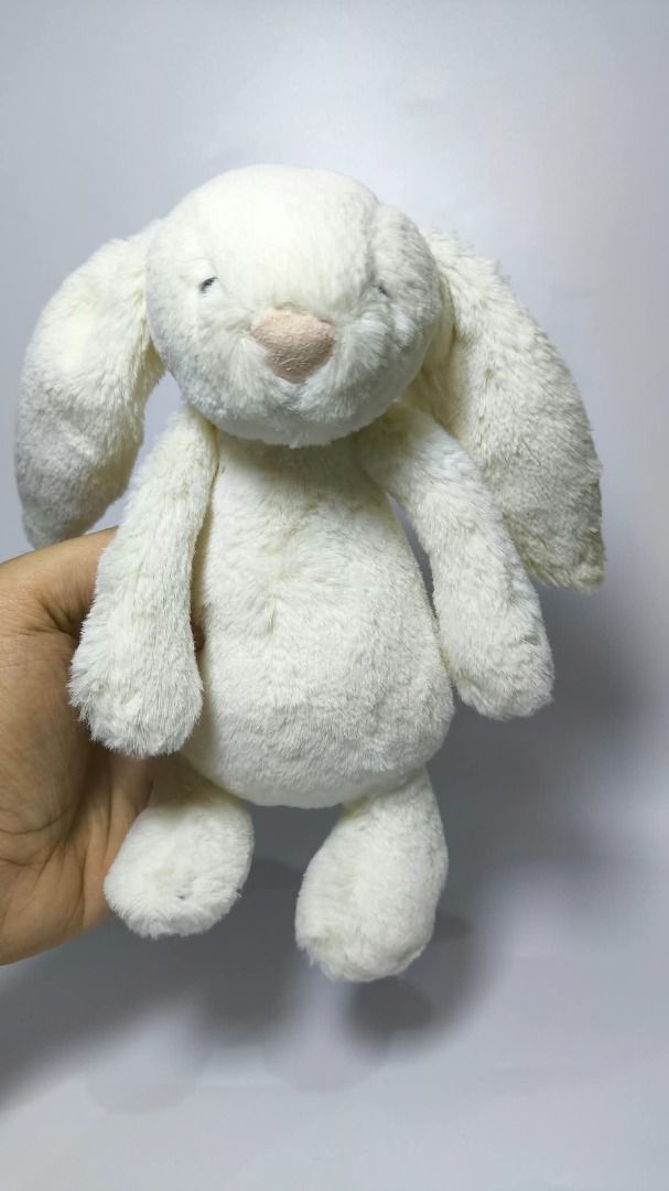 Jellycat Small Bashful Cream Bunny (Category: Plushies & Soft Toys) located in Caloocan City. Submitted by luffy694 (Listing ID 1470543655, Image 2). Description: * Ultra-Soft Premium Plush * Compact & Travel-Friendly *Thoughtful Gift This small plush companion is perfect for little hands, travel, nursery decor, or adding to your Jellycat collection. HOW TO ORDER: Click "Chat" or "Make an offer" .