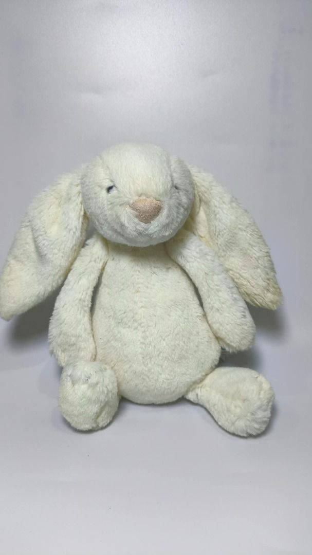 Jellycat Small Bashful Cream Bunny (Category: Plushies & Soft Toys) located in Caloocan City. Submitted by luffy694 (Listing ID 1470543655, Image 1). Description: * Ultra-Soft Premium Plush * Compact & Travel-Friendly *Thoughtful Gift This small plush companion is perfect for little hands, travel, nursery decor, or adding to your Jellycat collection. HOW TO ORDER: Click "Chat" or "Make an offer" .