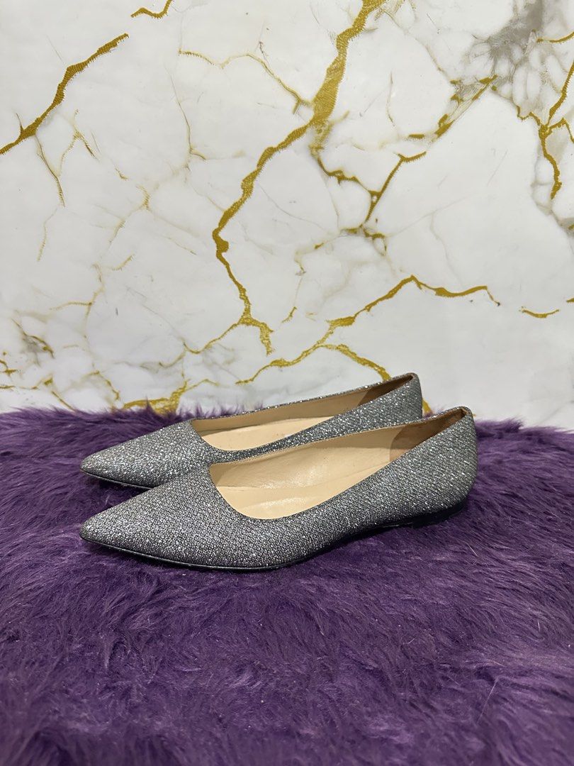 Jimmy Choo flat (Category: Flats & Sandals) located in Marikina City. Submitted by georgiaprelovestuff (Listing ID 1470459898, Image 3). Description: size 37 PLEASE READ BEFORE MAKING AN OFFER: 🔹No inclusions since this is preloved 🔹NO to low ballers please 🔹NO meetups due to busy schedule 🔹If you make an offer, please get the item let's not waste each other's time 🔹NO return NO exchange NO cancellation 🔹Please manage your expectation since