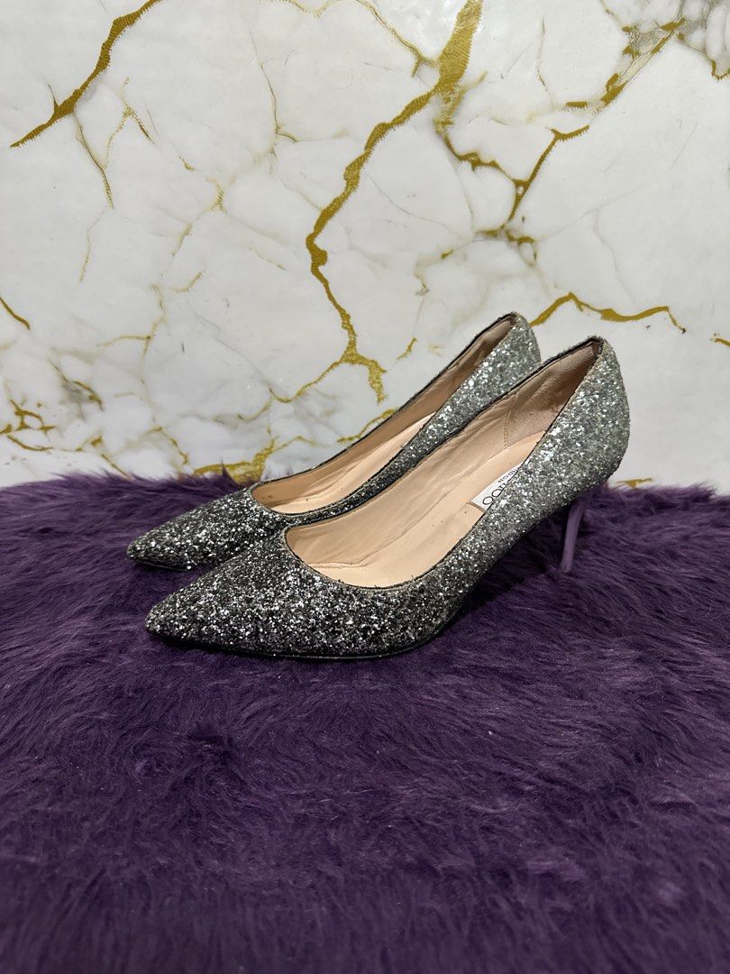 Jimmy Choo two toned (Category: Flats & Sandals) located in Marikina City. Submitted by georgiaprelovestuff (Listing ID 1470459080, Image 3). Description: size 37 PLEASE READ BEFORE MAKING AN OFFER: 🔹No inclusions since this is preloved 🔹NO to low ballers please 🔹NO meetups due to busy schedule 🔹If you make an offer, please get the item let's not waste each other's time 🔹NO return NO exchange NO cancellation 🔹Please manage your expectation 