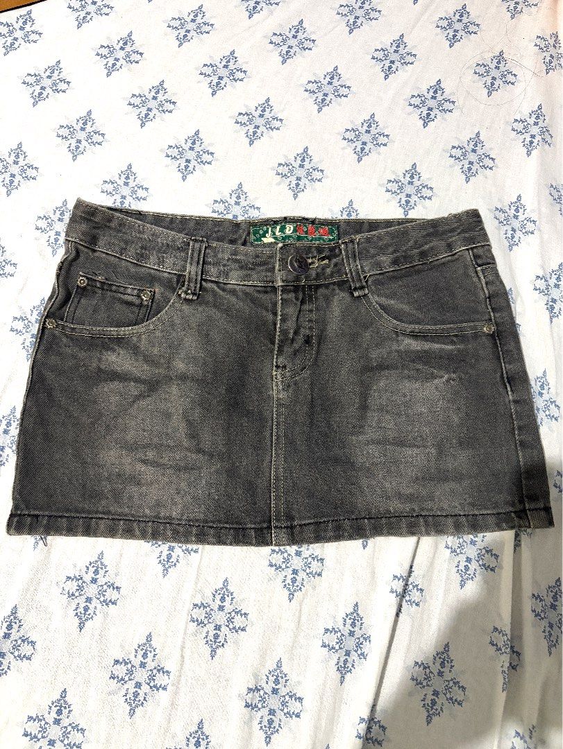 JLD Grey Denim Mini Skirt (Category: Skirts) located in Angeles City. Submitted by charishurb08031 (Listing ID 1470550789, Image 1). Description: - Size: 28 Length: 10.5 - Style: Low-waist denim mini skirt / Y2K streetwear - Color/Finish: Washed black / grey - Details: Front and back pockets, belt loops, button closure - Condition: Great piece for casual wear.