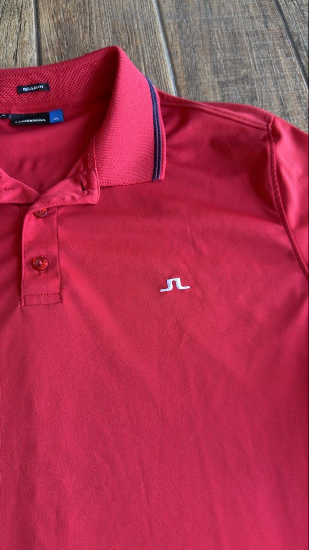 RED j.lindeberg (Category: Tshirts & Polo Shirts ) located in Manila. Submitted by urban-vintage_2 (Listing ID 1470392862, Image 2). Description: ISSUE: NONE (NEED WASH) MOP :GCASH (NO COD) SHIP VIA: LALAMOVE & J&T LOCATION: PASIG CITY LENGTH: 29 WIDTH : 23 .
