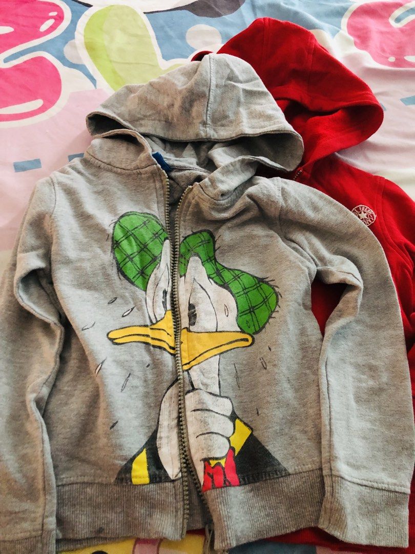 Kids hoodie jacket (Category: Babies & Kids Fashion) located in Quezon City. Submitted by dmbchic (Listing ID 1470425249, Image 2). Description: Red kids zip-up hoodie from Joe Fresh. Size 4 years. Bold Canada lettering on the front with various embroidered patches. Attached hood and front pouch pockets. Soft fleece material inside. Zip closure down the center..