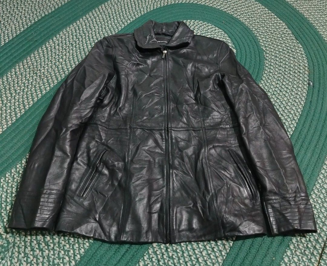 Jones New York Black Leather Jacket (Category: Coats, Jackets and Outerwear) located in Lucena. Submitted by thrifteditem (Listing ID 1470357222, Image 1). Description: - Brand: Jones New York - Color: Black - Size: Large - Material: Leather - Closure: Front zip with collar - Details: Quilted stitching on cuffs and lower front - Pockets: Two front pockets - Condition/Interior: Clean interior lining with brand logo print - Fit: Comfortable fit, id