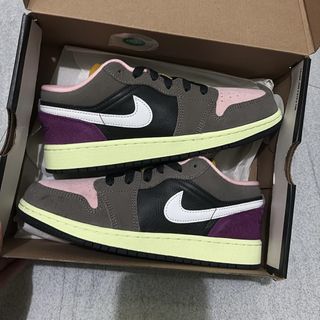 (Category: ) located in . Submitted by topdawgwardrobe (Listing ID 1470425353, Image 1). Description: .