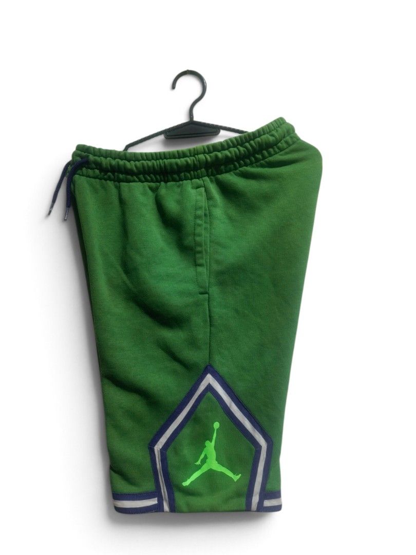 Jordan diamond cut youth size (Category: Activewear) located in Vinzons. Submitted by khasanche43622 (Listing ID 1470494546, Image 1). Description: Good condition Waist-24-30 L-19 Large youth size With minimal stain ndi q Alam Kung kya p tanggalin fresh from bale.