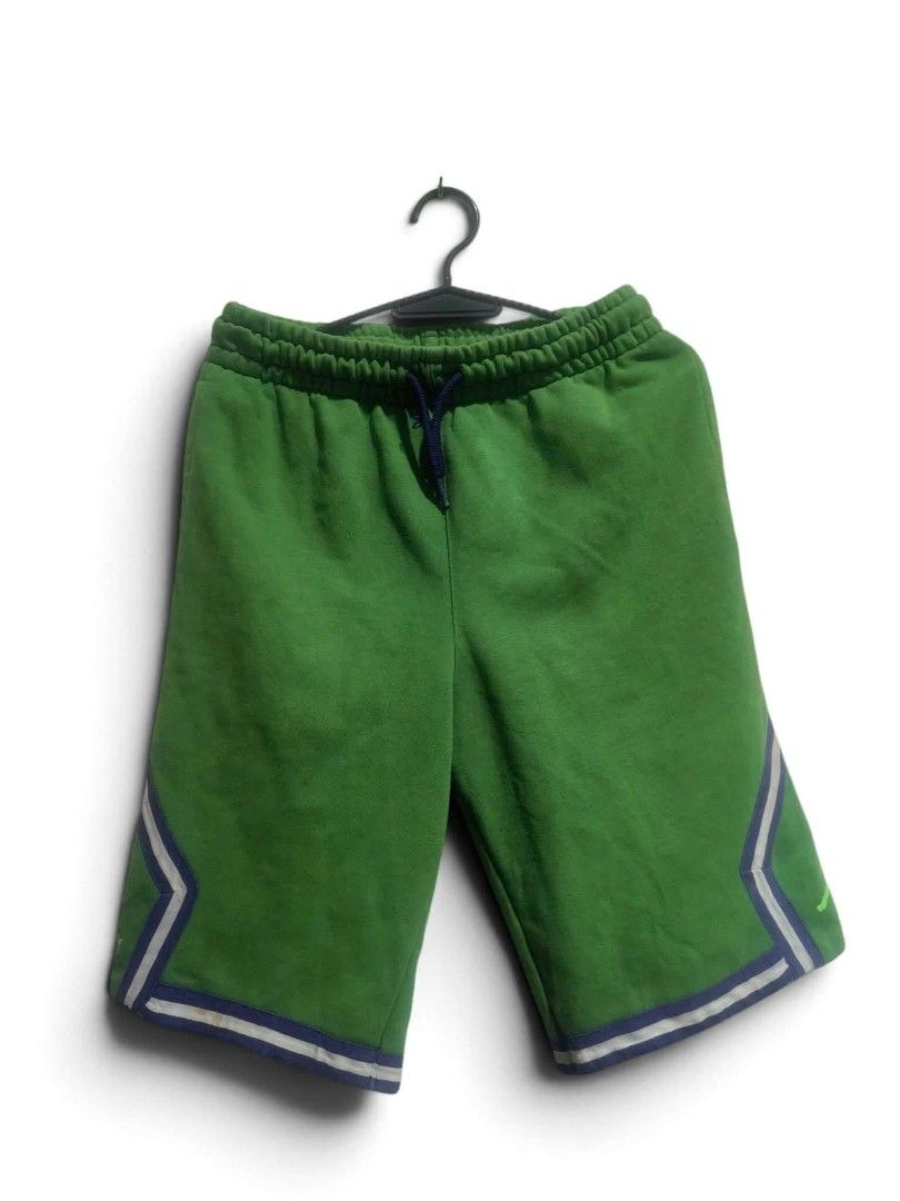Jordan diamond cut youth size (Category: Activewear) located in Vinzons. Submitted by kspabico07187 (Listing ID 1470501977, Image 2). Description: Good condition Waist-24-30 L-19 Large youth size With minimal stain ndi q alam kung kya p tanggalin fresh from bale.