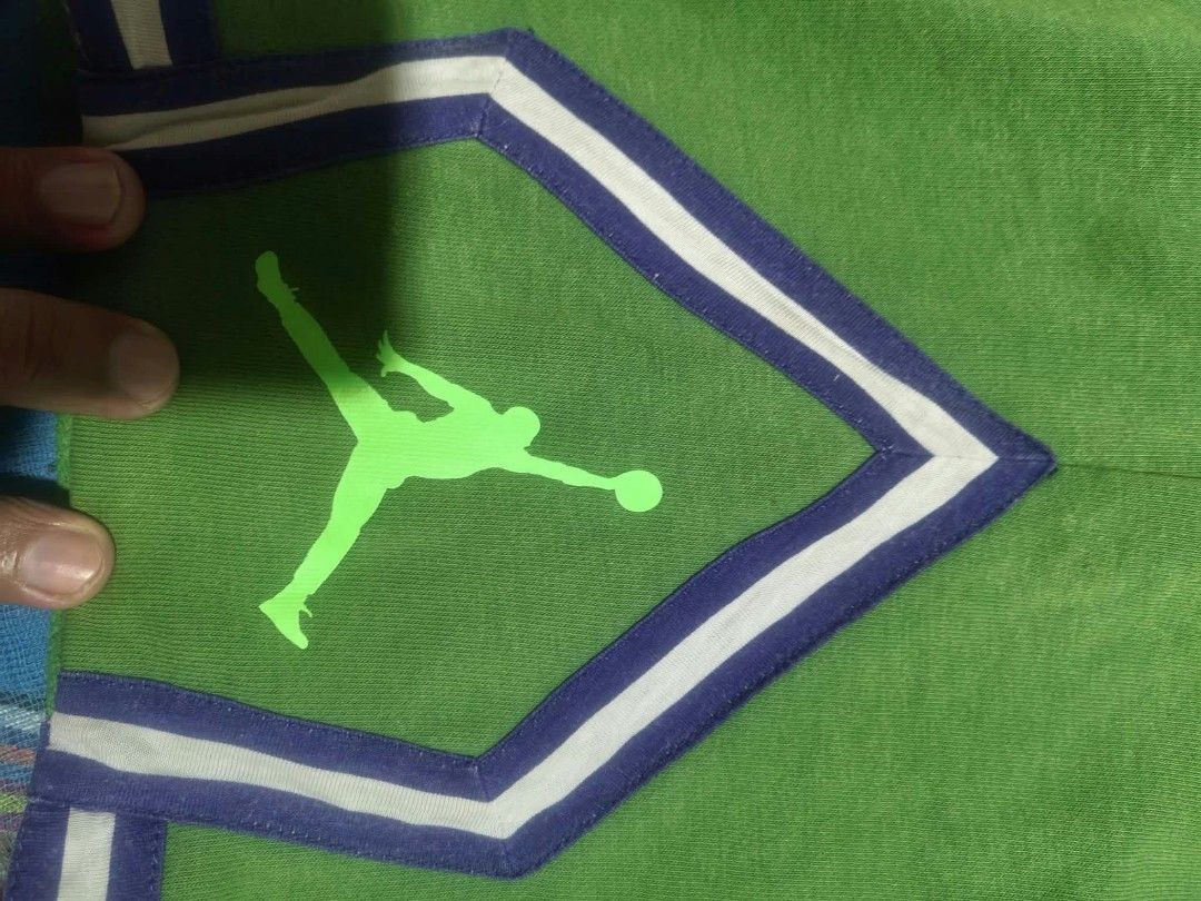Jordan diamond cut youth size (Category: Activewear) located in Vinzons. Submitted by kspabico07187 (Listing ID 1470501977, Image 3). Description: Good condition Waist-24-30 L-19 Large youth size With minimal stain ndi q alam kung kya p tanggalin fresh from bale.