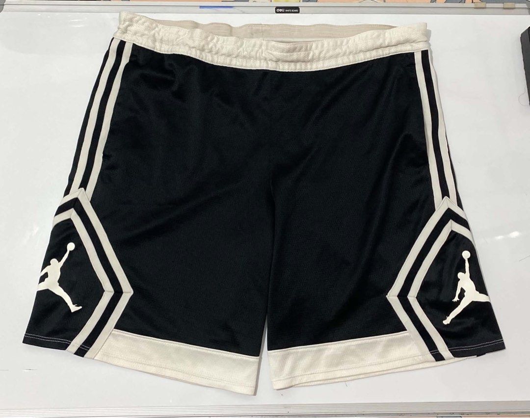 Jordan Diamond Short Logo (Category: Shorts) located in Oton. Submitted by streetwearshift (Listing ID 1470473619, Image 2). Description: Brand: Diamond Logo Jumpman Waist 34-42 Length 20 Leg Opening 12.5 Size Tag (XL) Condition: 10/10 Price :1100.